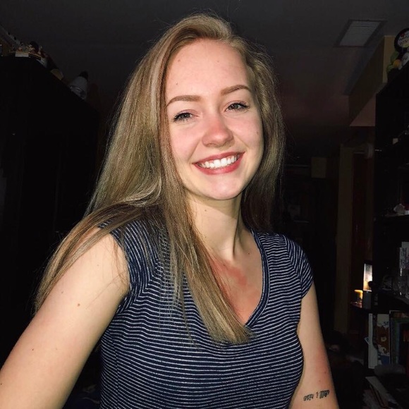 Meet your Posher, Carly - Picture 1 of 1